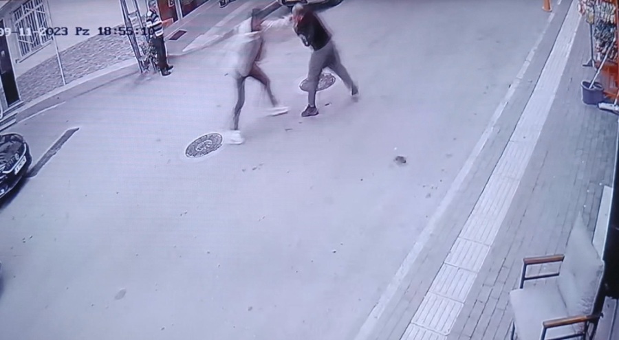 Bursa'da yolda yürürken tartıştığı kişiyi bıçakladı!