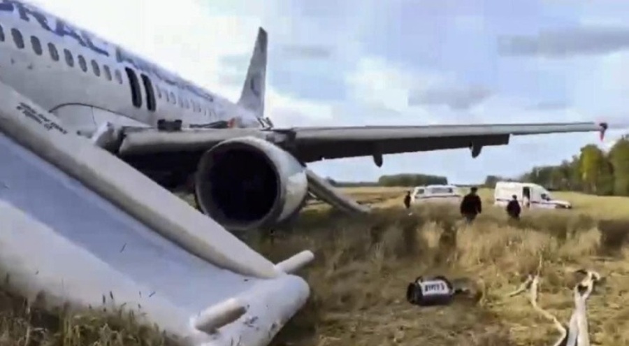 Rusya'da 167 kişiyi taşıyan uçak acil iniş yaptı