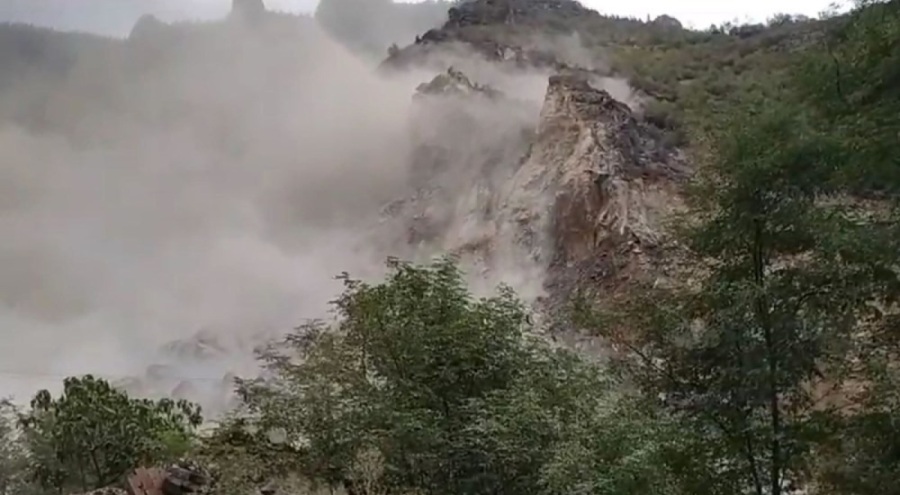 Kullanılmayan taş ocağında heyelan!