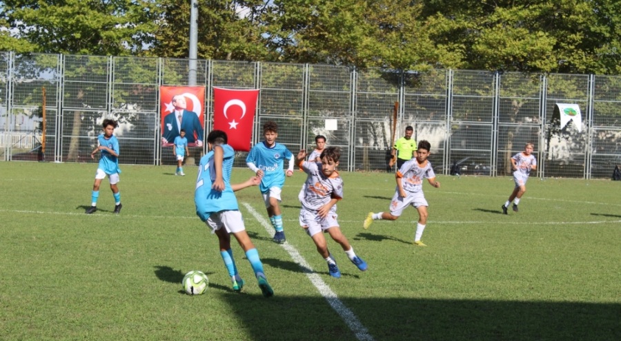 Final maçında Fenerbahçe'yi yenen Kasımpaşa, şampiyon oldu