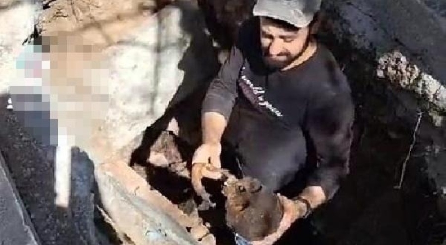 Skandal hareket! Mezardan çıkardığı kemikleri fırlattı ve alay etti