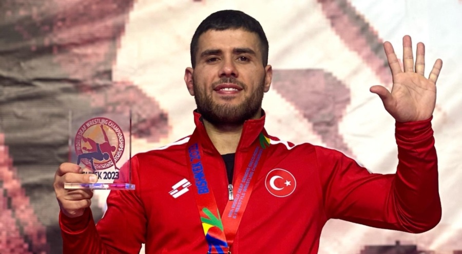 Şırnaklı milli güreşçi 5'inci kez dünya şampiyonu oldu