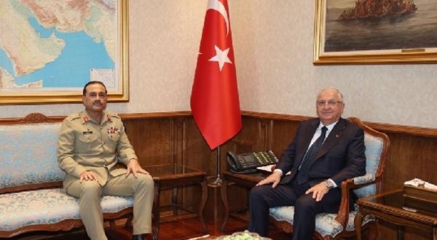 Bakan Yaşar Güler, Pakistan Kara Kuvvetleri Komutanı Munir'i kabul etti