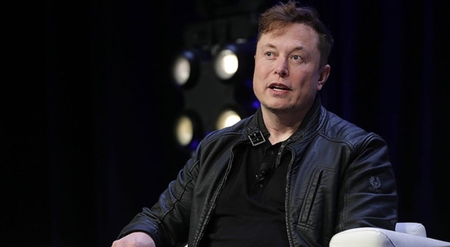 Elon Musk iPhone 15'i eleştirdi