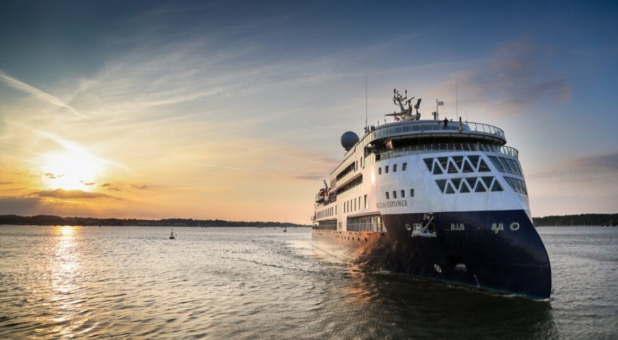 Lüks kruvaziyer gemisi, karaya oturdu