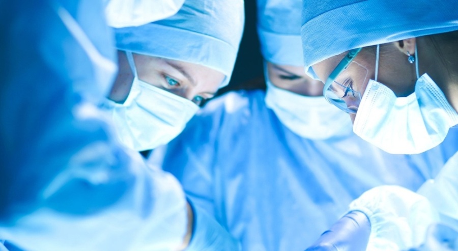 İngiltere'de kadın cerrahların, meslektaşları tarafından cinsel saldırıya maruz kaldığı ortaya çıktı