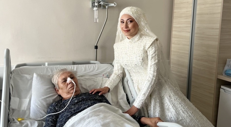 Hastanedeki babaannesini gelinliğiyle ziyaret etti