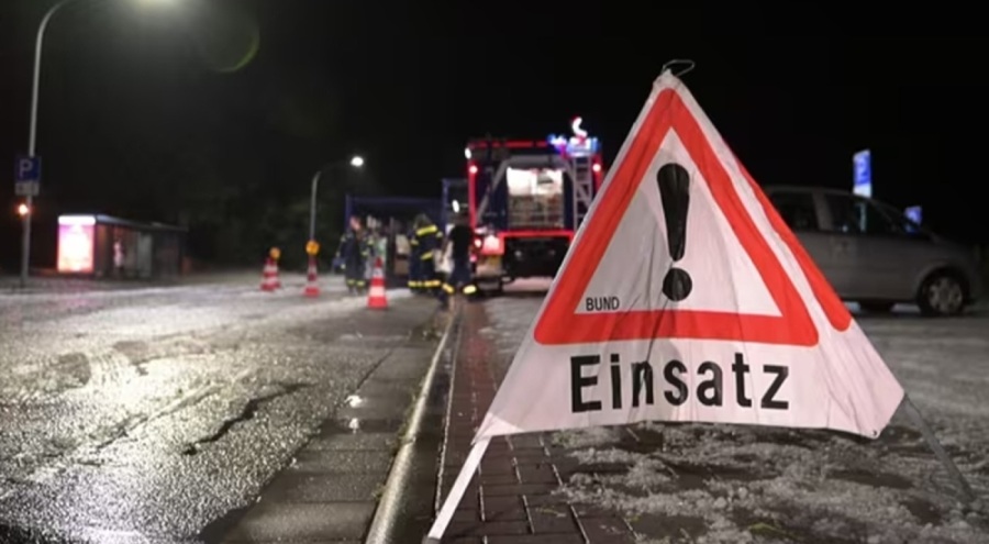 Almanya'da fırtına ve dolu zor anlar yaşattı!