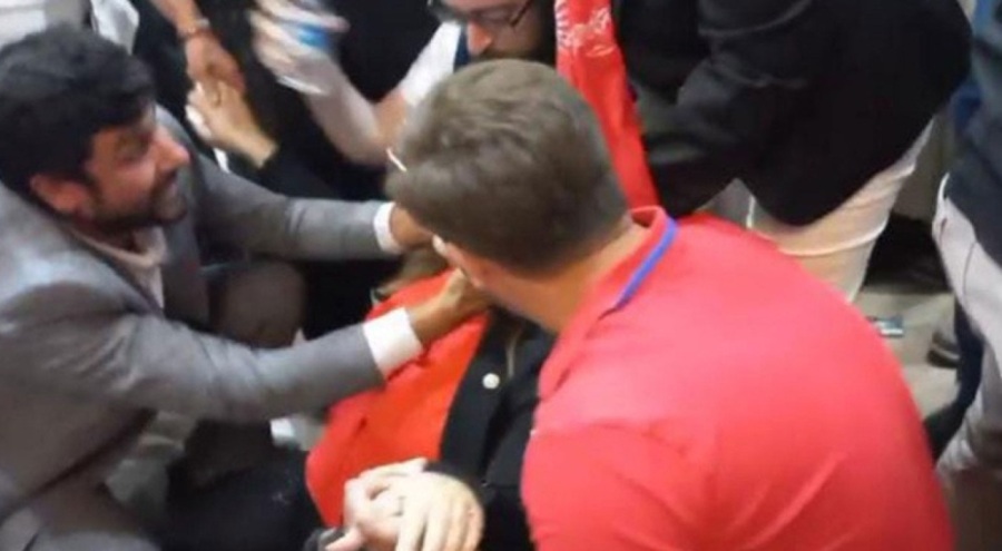 CHP kongresinde milletvekili Burcu Köksal bayıldı