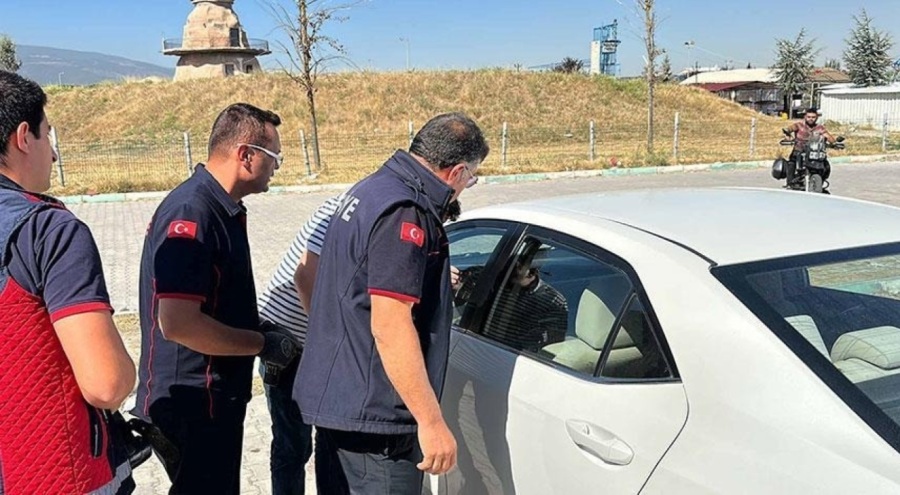 Kütahya'da eşiyle kavga edip kendisini araca kapattı! Ekipler ikna etmek için uğraştı