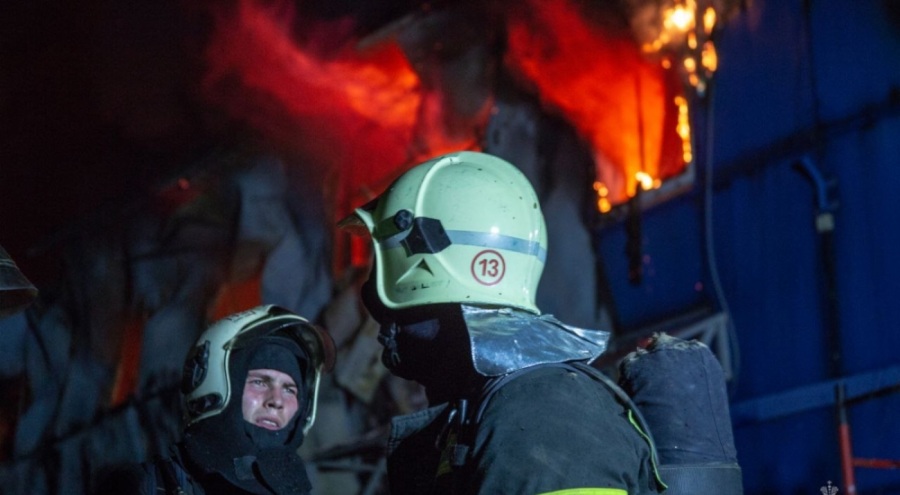 Rusya'da üretim tesisi ve depoda yangın söndürüldü