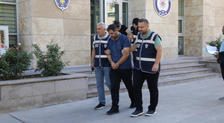 Evlilik vaadiyle dolandırıcılık suçlamasına 2 gözaltı