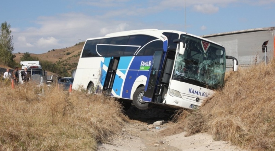 Amasya'da yolcu otobüsü kaza yaptı!