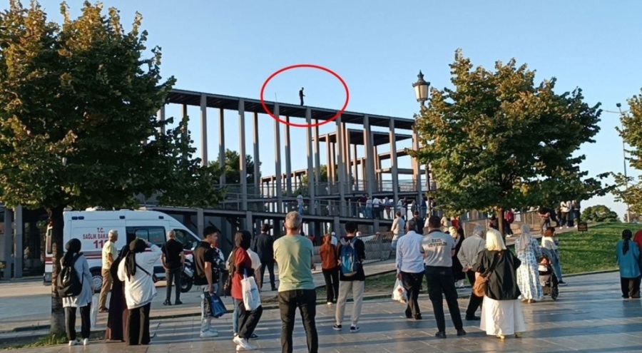 Bunalıma giren genç intihara kalkıştı, vatandaşlar canlı yayın açtı!