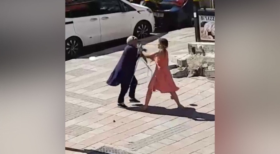 Esenyurt'ta etrafındakilere saldıran kadının akli dengesinin yerinde olmadığı öğrenildi