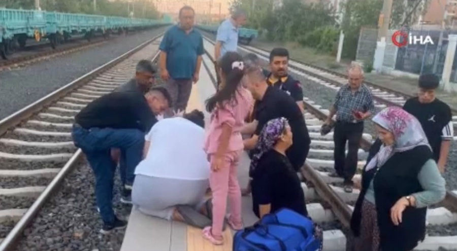 Tekirdağ'da bir kişi, hareket eden trenden atladı!