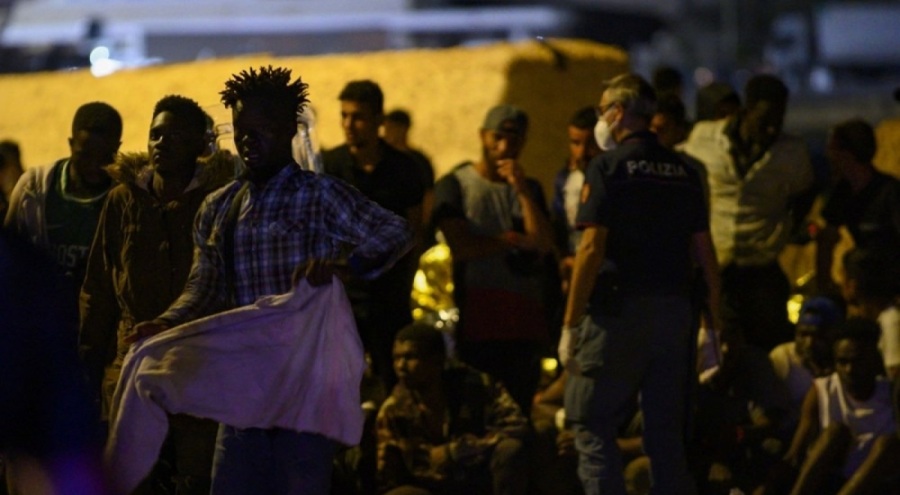 36 saatte 6 binden fazla göçmen geldi! Acil durum ilan edildi