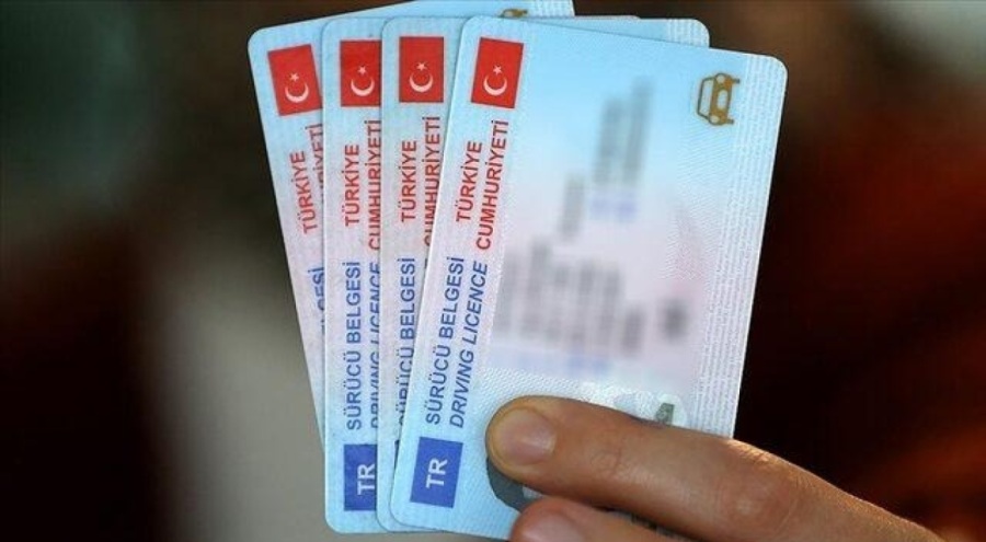 Trafikte yeni dönem! Ehliyet taşıma zorunluluğu kalkıyor