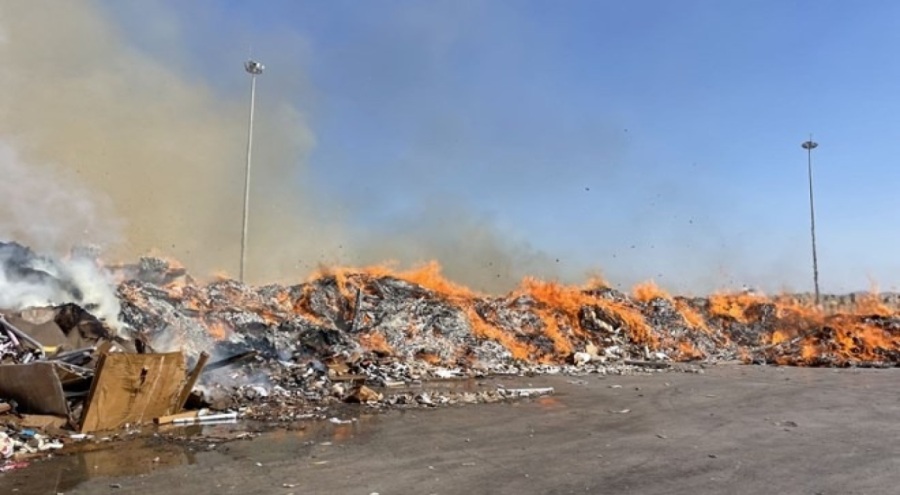 Geri dönüşüm tesisinde korkutan yangın!