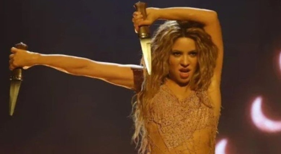 Shakira'dan iddialı şov!