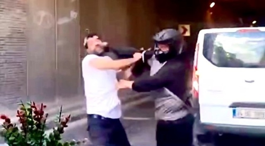 Trafikte tekme tokatlı ters yön kavgası!