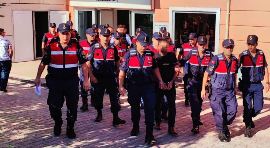 Bursa'da silahlı saldırıda yakalanan yeğenini öldüren dayı ile 3 kişi adliyede