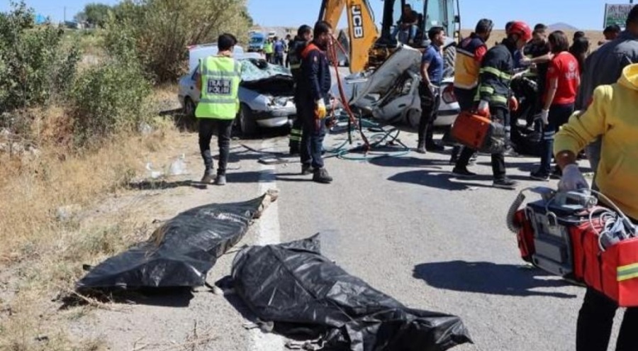 Hatalı sollama zincirleme kazaya neden oldu