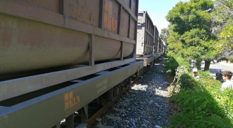 Yük trenin çarptığı gençten üzen haber!