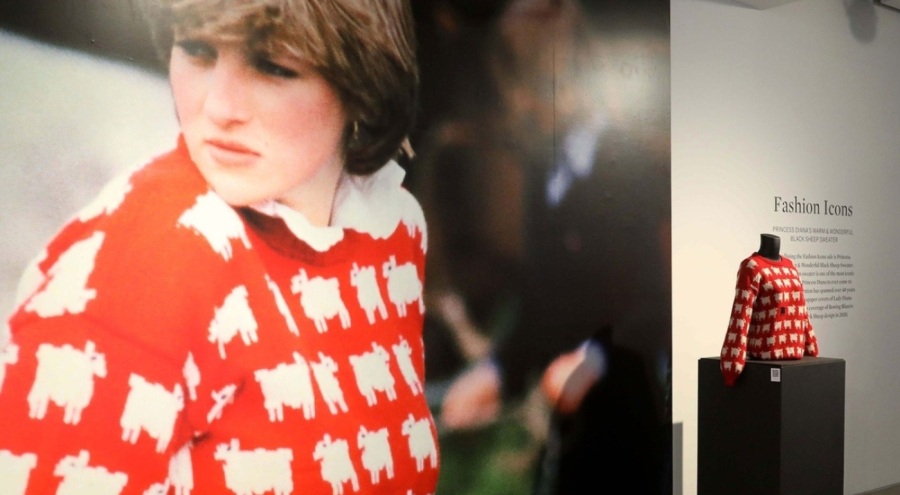 Prenses Diana'nın ikonik kazağı açık artırmada 30 milyon 721 bin liraya satıldı