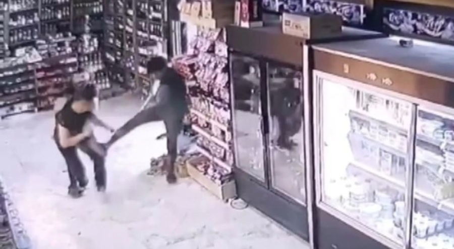 13 yaşındaki çocuk tekel bayisinde dehşet saçtı!