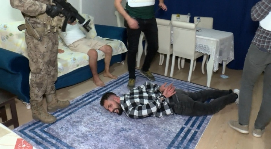 İstanbul'da uyuşturucudan gözaltına alınan oğluna isyan etti!