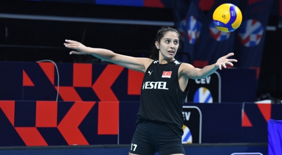 Milli voleybolcu Derya Cebecioğlu Japonya'ya gidiyor