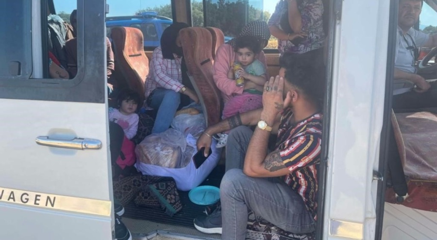 Ayvacık'ta 19 kaçak göçmen ile 1 göçmen kaçakçısı yakalandı