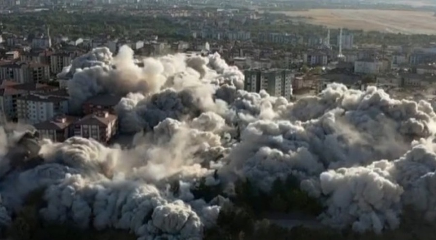 Malatya'da 9 bina aynı anda yıkıldı! Yıkım görüntüleri paylaşıldı