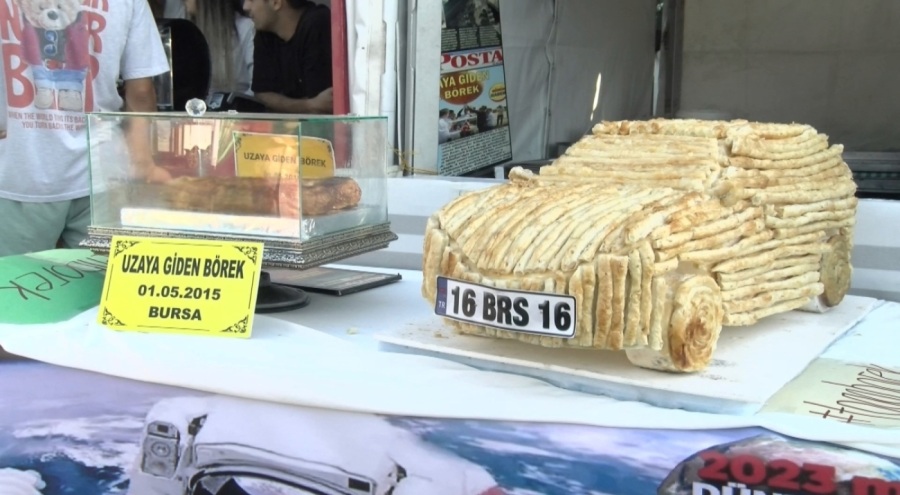 Bursa'da Gastronomi Festivali'nde börekten Togg yapıldı