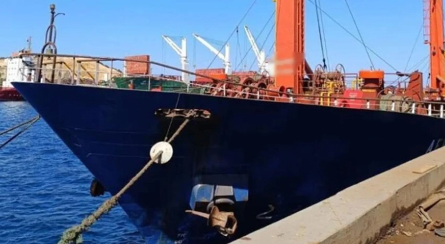 İzmir Aliağa Limanı'nda tonlarca kaçak akaryakıt ele geçirildi