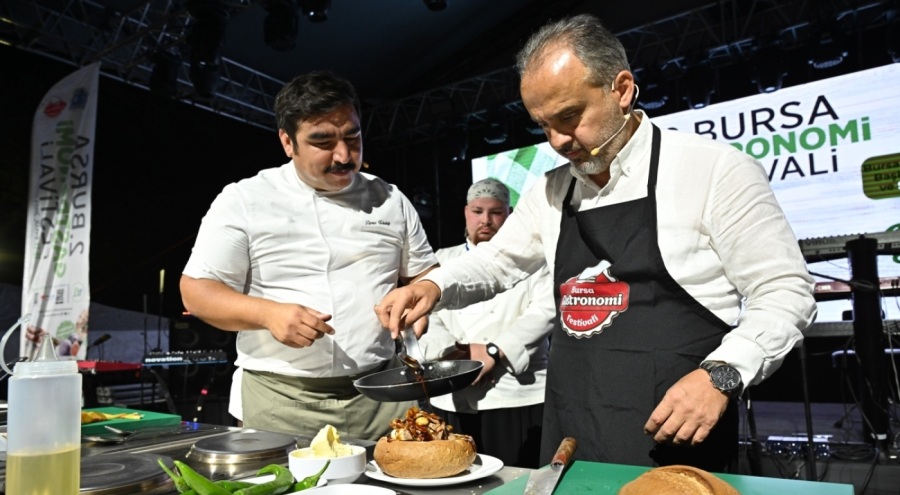 2. Bursa Gastronomi Festivali'nde Alinur Aktaş yemek pişirdi