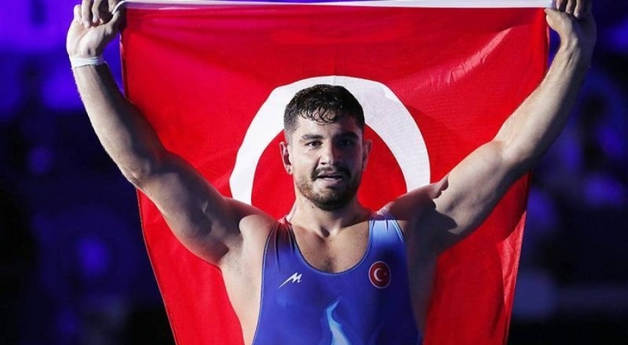 Milli güreşçi Taha Akgül, Dünya Güreş Şampiyonası'nda bronz madalyayı boynuna taktı
