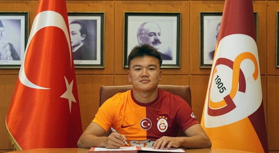 Galatasaray genç oyuncusu Beknaz Almazbekov'la sözleşme imzaladı