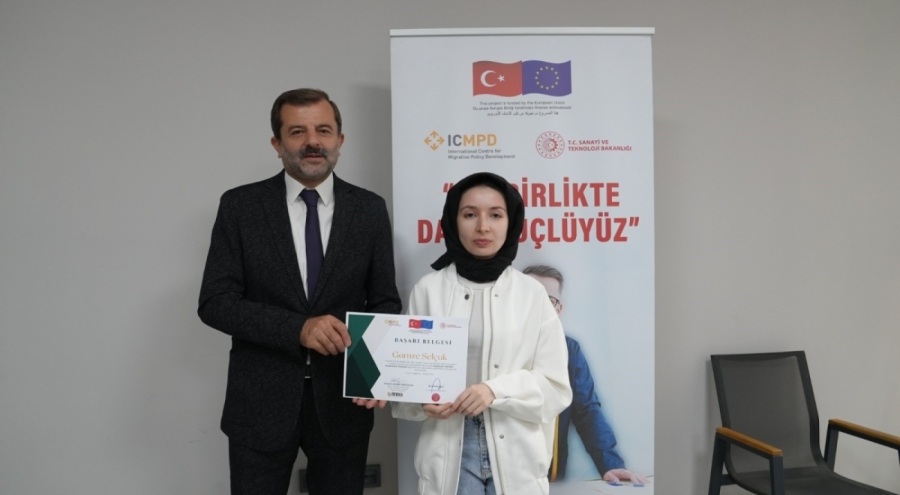 Bursa Gürsu'da sertifikalar teslim edildi