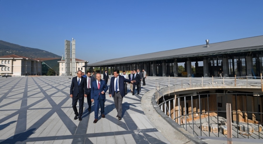 Bursa Valisi Demirtaş, Osmangazi Meydanı'nı inceledi