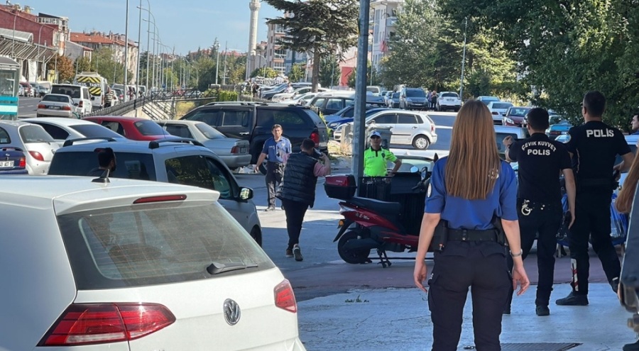 Kendisini uyuşturucuya alıştırdığını öne sürdüğü şahsın iş yerini kurşunladı sonra intihara kalkıştı!