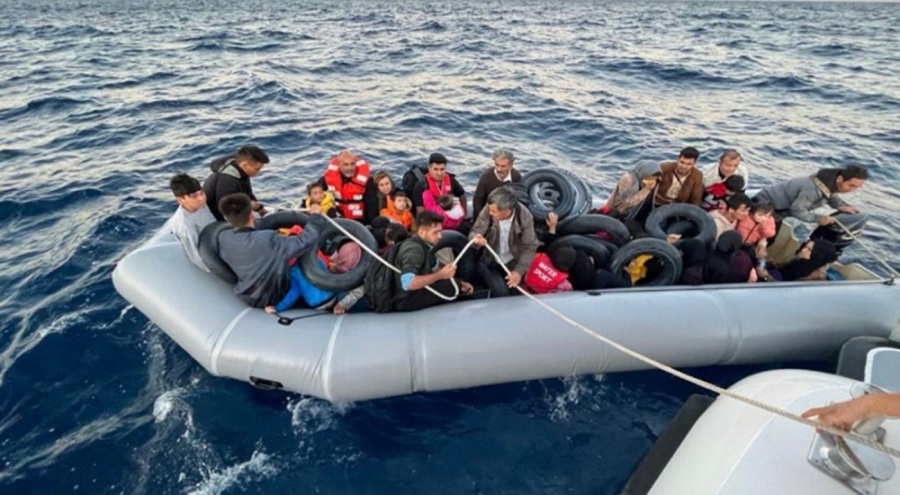 Çanakkale açıklarında 43 düzensiz göçmen kurtarıldı