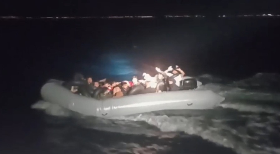 İzmir açıklarında 150 düzensiz göçmen yakalandı