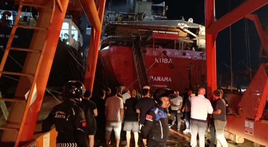 Tuzla'da tersanede yangın