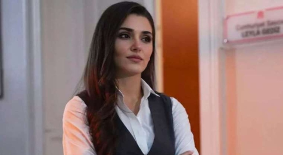 Hande Erçel'e yönetmeninden övgü