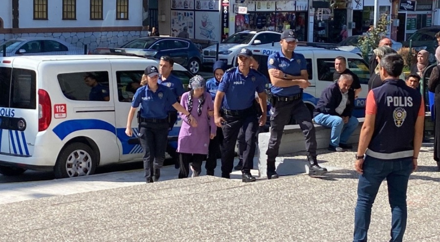 2 aylık bebek balkondan düşüp can verdi! Anne tutuklandı