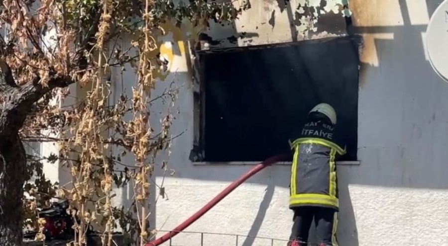 Ev sahibiyle tartışan kiracı evi ateşe verdi