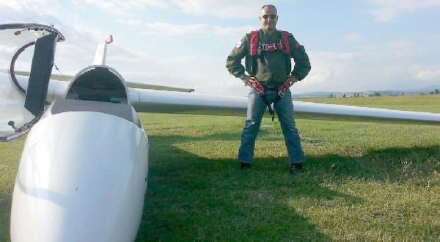 Yelkenkanatlar çarpıştı! Pilotlardan üzen haber