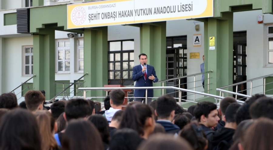Osmangazi Belediye Başkanı Dündar'dan okula ziyaret
